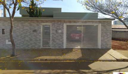 CASA 03 DORMITORIOS SENDO UMA SUITE NO INTERIOR BOITUVA SP