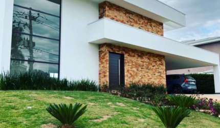 LINDA CASA EM CONDOMINIO FECHADO EM ARAÇOIABA DA SERRA COM 04 DORMTÓRIOS, 04 SUITES, PISCINA AQUECIDA E SALA PARA 03 AMBIENTES