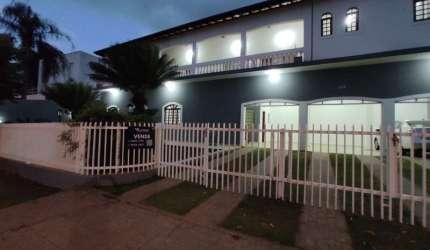 Casa de alto padrão no Condomínio Residencial Saint Claire em Boituva-SP: 4 quartos, 3 suítes, 2 salas, 4 banheiros, 7 vagas - 520 m².