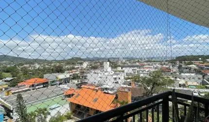 VENDE-SE APARTAMENTO MOBILIADO NO CENTRO DE PENHA- SC