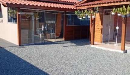 Vende-se Casa Murada e com amplo Terreno