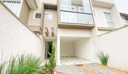 VENDE-SE SOBRADO 1 SUÍTE + 2 DORM | 300MTS DO MAR