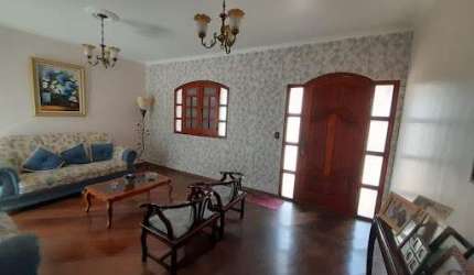 Casa com 3 dormitórios à venda, de 365 m² por R$ 820.000 - Santana - Varginha/MG