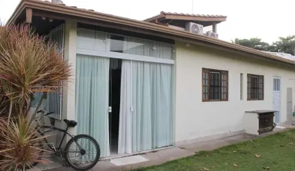 Casa à venda no Capricórnio à 30 metros da praia