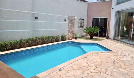 Jardim Ouro Verde com piscina