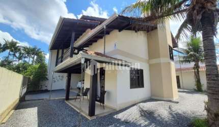 Casa com 3 quartos à venda no Limeira Baixa, Brusque  por R$ 820.000