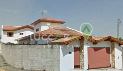 Imperdível oportunidade de adquirir uma casa de 3 quartos com suíte no Jardim das Indústrias, Jacareí-SP - 352m² de área!