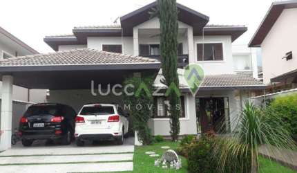 Casa de luxo em condomínio com 4 suítes no Jardim Altos de Santana II, Jacareí-SP: 406m², 3 salas e 2 vagas de garagem.