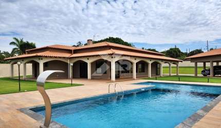 Condomínio de Chácaras Bratislava - CHÁCARA BRATISLAVA - Chácara com 3 suítes, piscina, condomínio fechado á venda