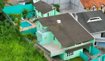 Casa de Alto Padrão 4 Dormitórios (2 Suítes) com Piscina e Edícula no Boa Vista, Curitiba - 584m²