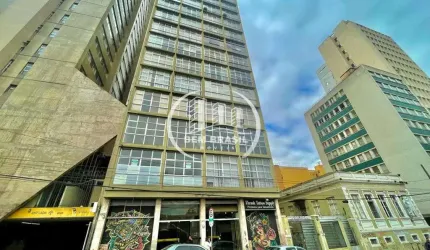 Sala Comercial à Venda no Centro de Curitiba - 41m² - Edifício Affonso Camargo