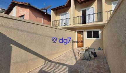 Casas novas com 2 suítes, quintal amplo, 2 vagas, ótima localização