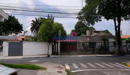 Casa com 3 quartos à venda no Centro, Jacareí  por R$ 2.450.000