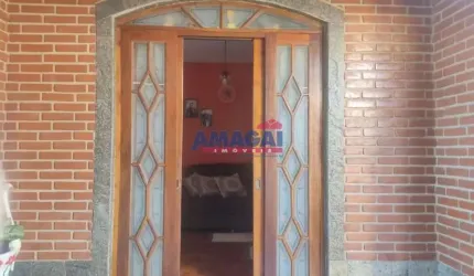 Casa com 3 quartos à venda na Vila Zezé, Jacareí  por R$ 405.000