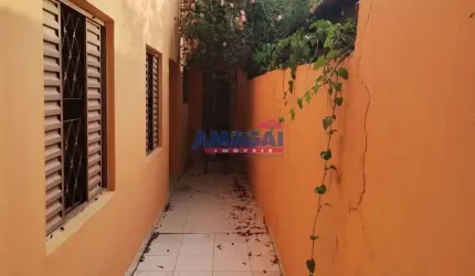 Casa com 2 quartos à venda no Jardim Siesta, Jacareí  por R$ 380.000