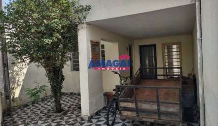 Casa com 3 quartos à venda no Jardim São José, Jacareí  por R$ 270.000