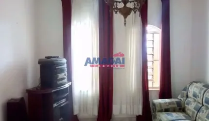 Casa com 3 quartos à venda na Vila Formosa, Jacareí  por R$ 320.000