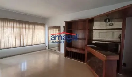 Casa com 3 quartos à venda no Centro, Jacareí  por R$ 685.000