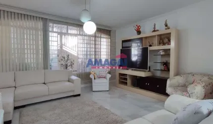 Casa com 3 quartos para alugar no Centro, Jacareí  por R$ 8.000