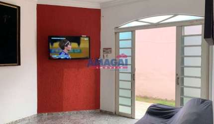 Casa com 6 quartos à venda no Parque dos Príncipes, Jacareí  por R$ 450.000