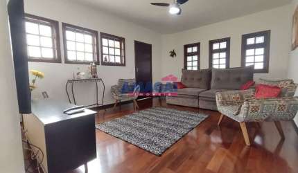 Casa com 2 quartos à venda no Jardim Bela Vista, Jacareí  por R$ 450.000
