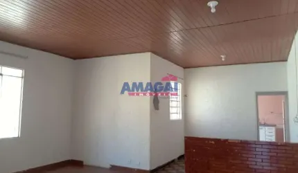 Casa com 3 quartos à venda no Centro, Jacareí  por R$ 750.000