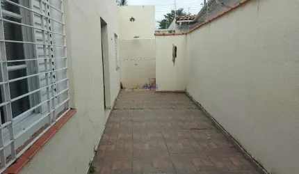 Casa com 3 quartos para alugar no Centro, Jacareí  por R$ 3.000