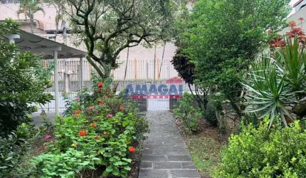 Casa com 3 quartos à venda no Jardim Jacinto, Jacareí  por R$ 670.000