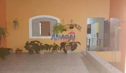 Casa com 4 quartos à venda na Cidade Salvador, Jacareí  por R$ 450.000
