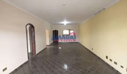 Casa com 4 quartos para alugar no Centro, Igaratá  por R$ 3.200