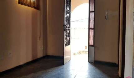 Casa com 4 quartos à venda no Centro, Jacareí  por R$ 430.000