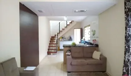 Casa com 3 quartos à venda no Parque dos Príncipes, Jacareí  por R$ 385.000