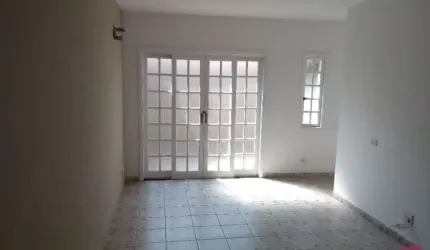 Casa com 1 quarto à venda no Jardim Bela Vista, Jacareí  por R$ 380.000