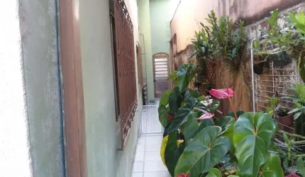 Casa com 3 quartos à venda no Centro, Jacareí  por R$ 700.000
