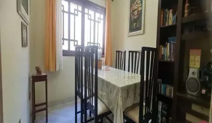 Casa com 3 quartos à venda no Jardim Santa Maria, Jacareí  por R$ 660.000