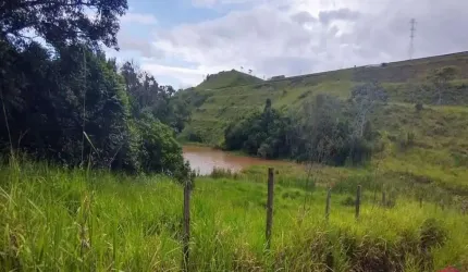 Chácara / sítio com 2 quartos à venda no Parateí do Meio, Jacareí  por R$ 320.000