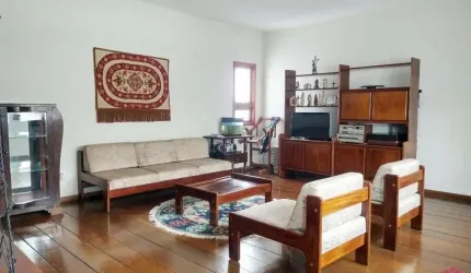 Casa com 3 quartos à venda no Centro, Jacareí  por R$ 700.000
