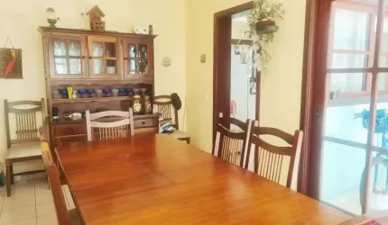 Casa com 3 quartos à venda no Centro, Jacareí  por R$ 1.000.000