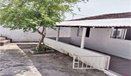 Casa com 3 quartos à venda no Conjunto São Benedito, Jacareí  por R$ 310.000