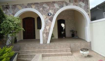 Casa com 3 quartos à venda no Centro, Jacareí  por R$ 710.000