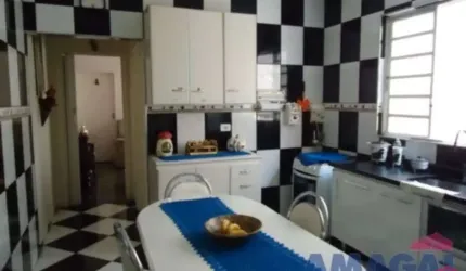 Casa com 3 quartos à venda no Jardim Bela Vista, Jacareí  por R$ 240.000