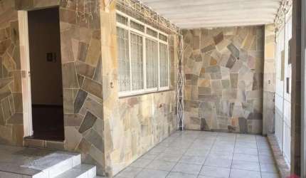Casa com 3 quartos à venda no Jardim Jacinto, Jacareí  por R$ 380.000