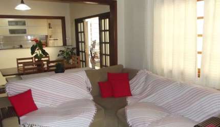 Casa com 3 quartos à venda no Jardim Bela Vista, Jacareí  por R$ 600.000