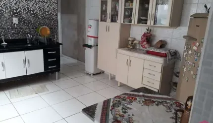 Casa com 3 quartos à venda no Parque Santo Antônio, Jacareí  por R$ 330.000