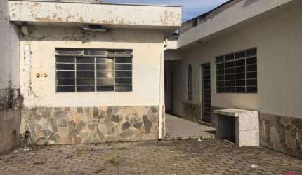 Casa com 3 quartos à venda no Centro, Jacareí  por R$ 700.000