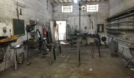 Sala comercial à venda no Parque Santo Antônio, Jacareí  por R$ 180.000