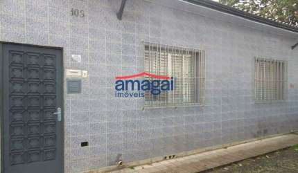 Casa com 3 quartos para alugar no São João, Jacareí  por R$ 1.250