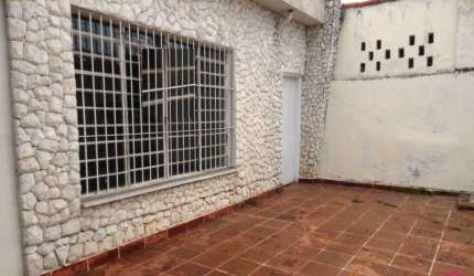 Casa com 4 quartos à venda no Centro, Jacareí  por R$ 750.000