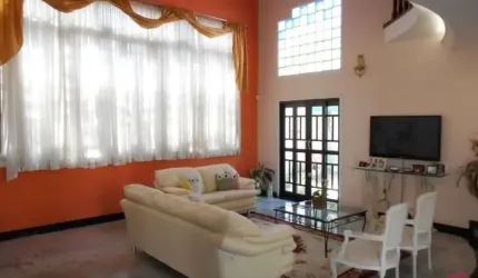Casa com 3 quartos à venda no Jardim Santa Maria, Jacareí  por R$ 1.600.000
