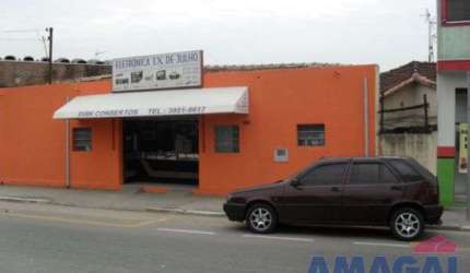 Casa com 3 quartos à venda no Centro, Jacareí  por R$ 750.000